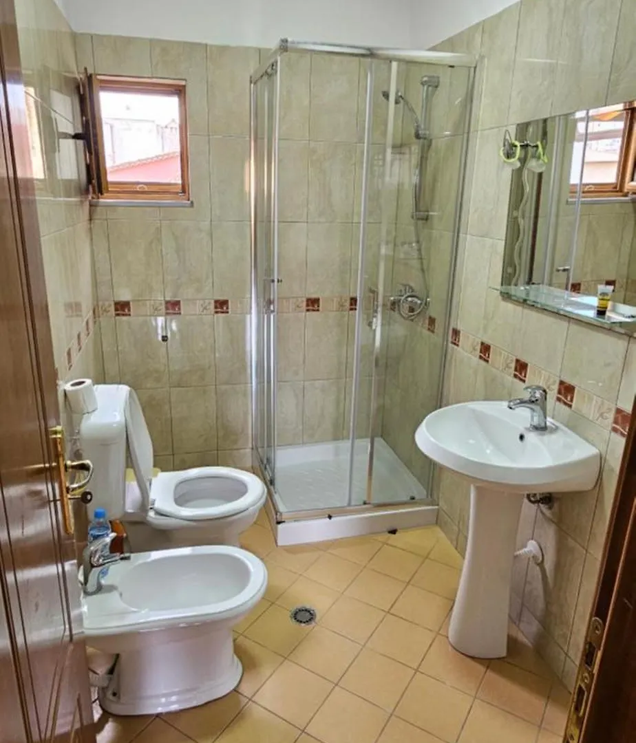 Apartament Zenuni Lägenhet Vlorë 0*,